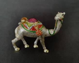 Lot # : 262f - Camel trinket/pill box, enameled metal with
rhinestones