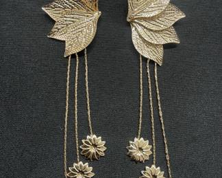 Lot # : 222v - Gold-tone earrings
