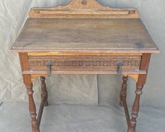 Lot # : 263z - Vintage wood writing table
