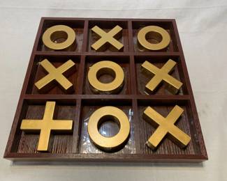 Lot # : 256f - Tic-Tac-Toe wood board with resin letters

