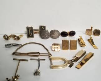 Lot # : 93 - Cufflinks and tie pins & clips
