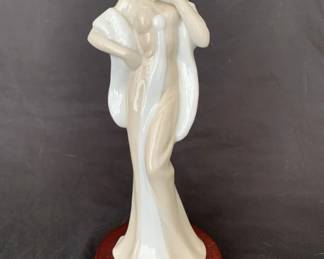 Lot # : 267f - Deco-style glazed ceramic female figure
