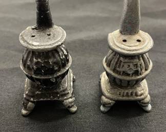 Lot # : 281v - Vintage iron stove salt and pepper shakers
