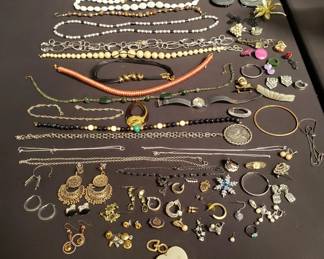 Lot # : 85 - Group of costume jewelry
