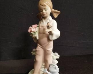 Lot # : 185 - Porcelain Lladro figurine
