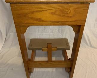Lot # : 21f - Antique oak church prie-dieu with folding
kneeler.