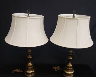 Lot # : 120 - Pair of brass table lamps
