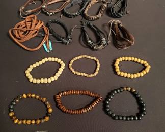 Lot # : 86 - Group of handmade bracelets

