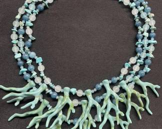 Lot # : 229v - Faux turquoise beaded necklace
