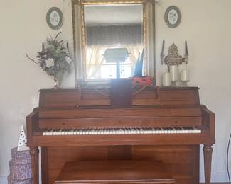 Winter & Company spinet-style upright piano