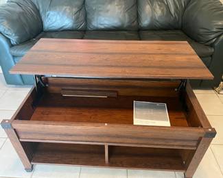 Lift-top coffee table w/storage