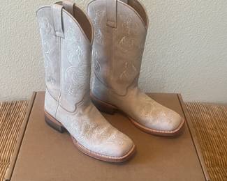 Women's Shyanne square toe cowboy boots, size 8M. As New Condition - worn just once. $199 retail. Priced at $135. 
