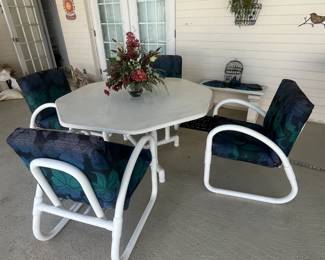 Hexagon shaped table w/4 chairs