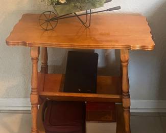 Book/magazine rack end table