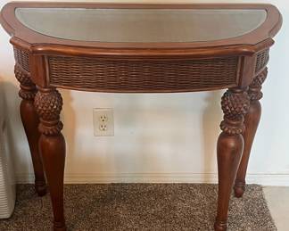 Half moon table, 34“ x 14“ x 29“