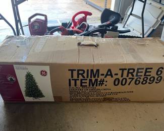 6.5' lighted Christmas tree