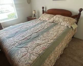 Queen bed w/Sealy Posturepedic mattress
