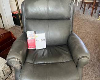2021 Mcgwire all gray leather electric recliner, as is - priced to sell!
