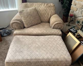 3pc fabric set:
Oversize chair, sofa, and loveseat - as is, priced to sell!
