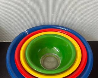 Set of 4 Pyrex primary colors mixing bowls