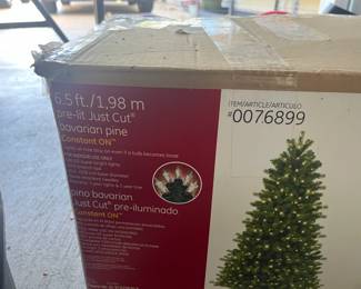 6.5' lighted Christmas tree