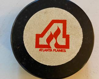ATLANTA FLAMES HOCKEY PUCK(in Atlanta 1972-1980)