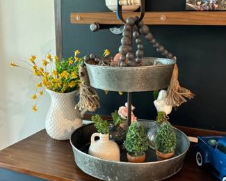 Decor Metal 2 tiered tray