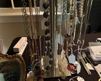 Lots of Jewelry 