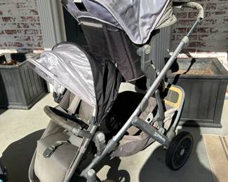 Well loved Outdoor Vista Stroller with Piggyback