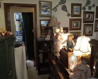 Art, decor, Madame Alexander dolls, lamps, bookshelves, all sizes of picture frames
