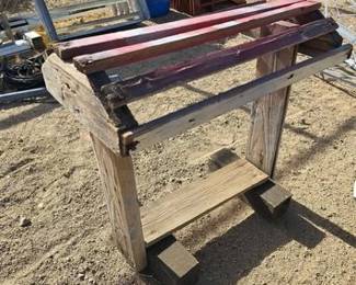 4002  Wooden Saddle Rack 
