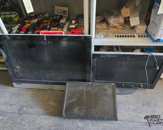 3215  2 Vizio TVs and 1 HP LCD Monitor 