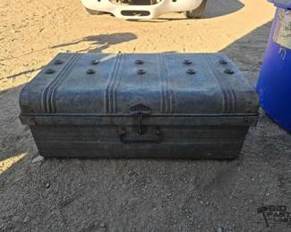 3404  Vintage Metal Steamer Trunk 