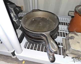 3290  6 Cast Iron Skillets 