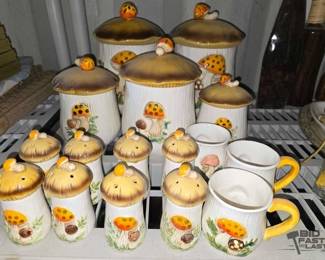 3284  Sears Roebuck 1970s Merry Mushroom Dishware Set 