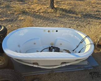 2122  Hydro Massage Bath Tub 