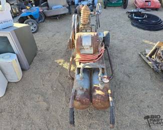 2136  Speedaire Industrial Duty Air Compressor 