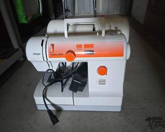 3258  Pfaff Hobby 4240 Sewing Machine 