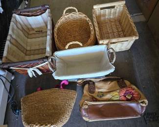 3230  4 Wicker Baskets and 2 Handbags 