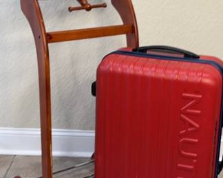 Smartek Gentlemens Rack With Nautica Luggage