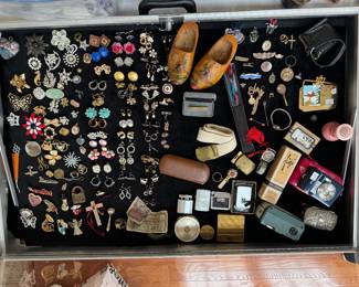 Large Collection of Gold, Silver, Costume Jewelry & Collectibles
