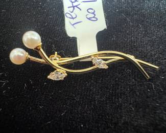14K Gold with Pearl Pin