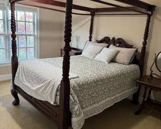 Antique Queen Mahogany Canopy Bed (84"H x 89"L x 68"W)
