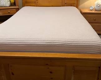 Broyhill Fontana Bed Frame, Dresser w Mirror, 1 Nightstand