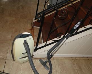 Canister vac Kenmore