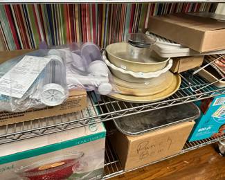 Lots of pampered chef items