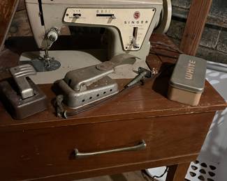 Singer sewing machine 