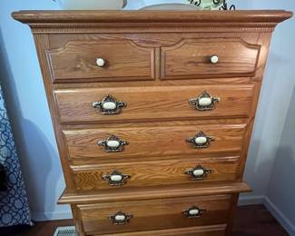 chest of drawers