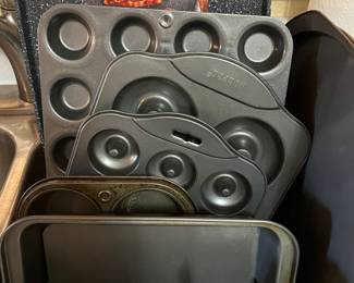 assorted baking pans