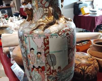 18th century 24-in tall race from Chinese Qine dynasty The top is damaged value $2,000 now $50